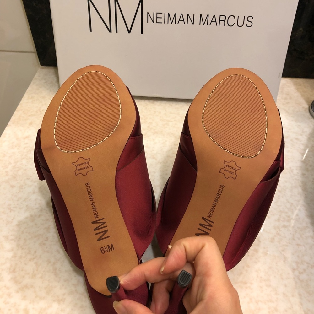 Neiman Marcus Brand Wine Red Sandal Shoes - Picture 4 of 7